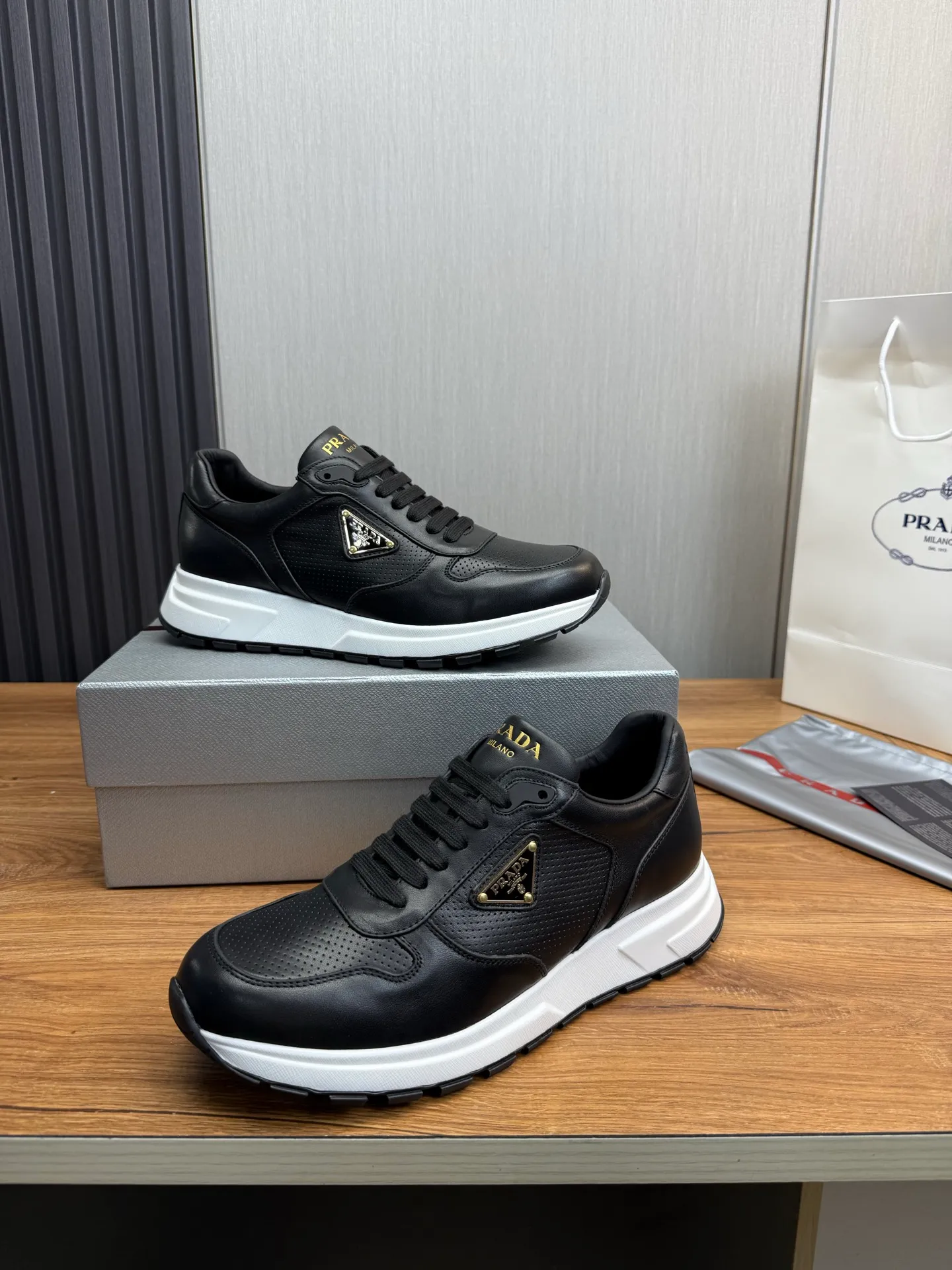 Men's shoes 💰580💰 [PRADA] Men's shoes are popular in the counter, official website is synchronized, 1 high-quality shipment ✔️Original cowhide punching + cowhide lining, 1🆚1 replica, original sole, 38-45 (45 customized, non-refundable)